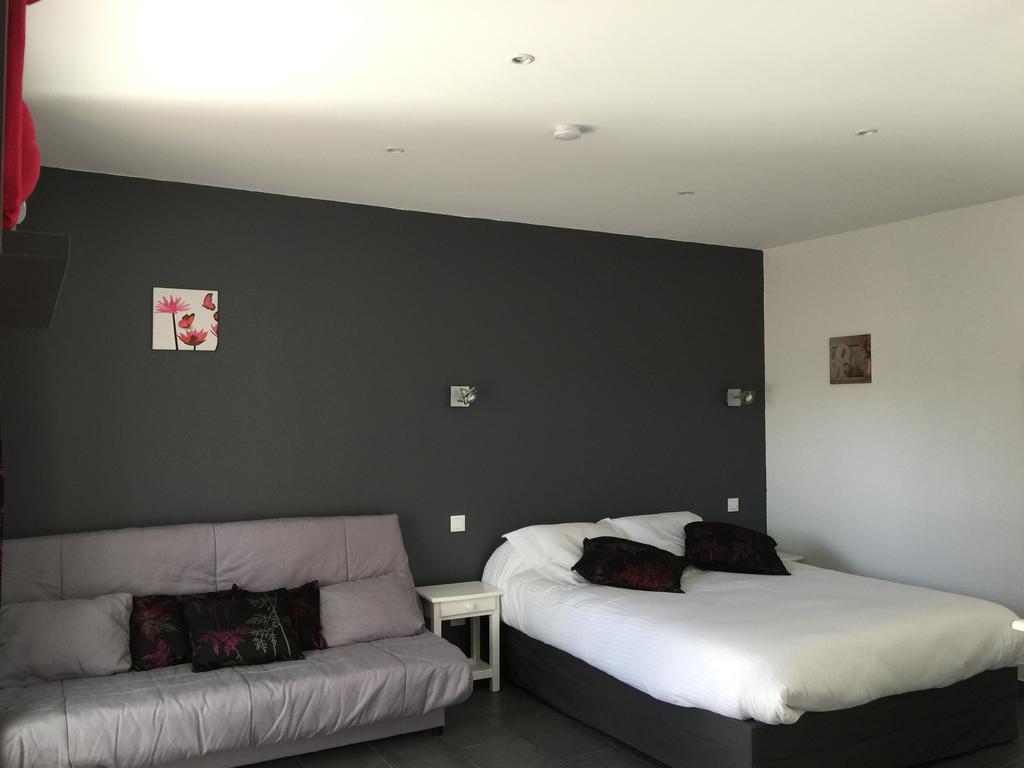 Chambres D'Hotes Le Mas Du Bijou Bleu พูเชต์-ซูราร์ช็องส์ ภายนอก รูปภาพ